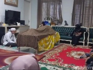 Emilia Contessa Sempat Keluhkan Sesak Napas, Bolak-balik ICU-UGD