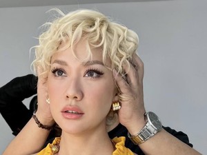 Gaya Baru BCL Tampil Dengan Rambut Bixie Blonde Curl, Jadi Sorotan