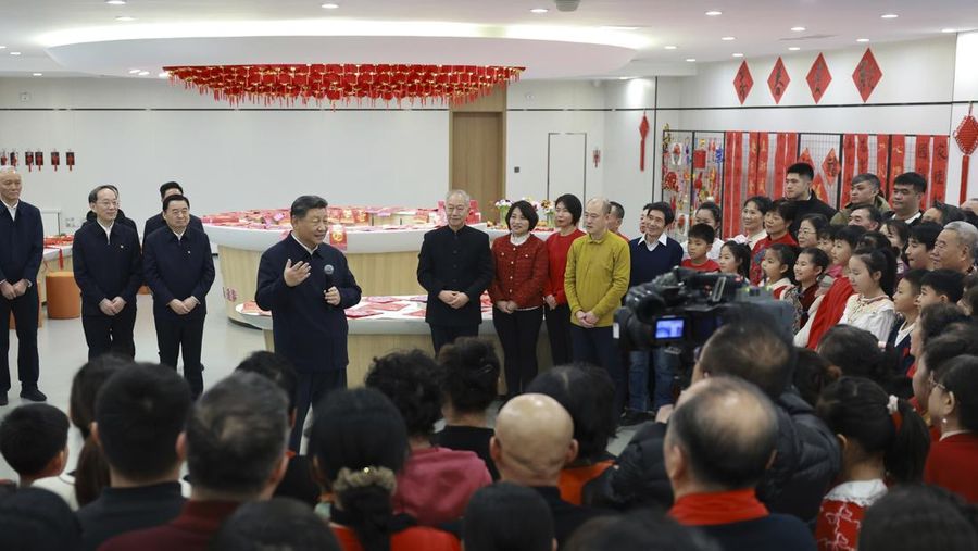 Dalam foto yang dirilis oleh Kantor Berita Xinhua ini, Presiden China Xi Jinping menyampaikan pidato pada resepsi menjelang Tahun Baru Imlek di Aula Besar Rakyat di Beijing pada hari Senin, 27 Januari 2025. (Li Xueren/Xinhua via AP)