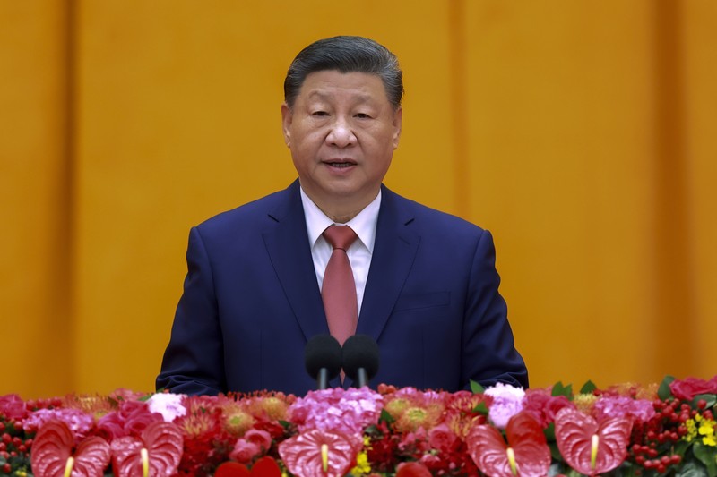Dalam foto yang dirilis oleh Kantor Berita Xinhua ini, Presiden China Xi Jinping menyampaikan pidato pada resepsi menjelang Tahun Baru Imlek di Aula Besar Rakyat di Beijing pada hari Senin, 27 Januari 2025. Dalam foto yang dirilis oleh Kantor Berita Xinhua ini, Presiden China Xi Jinping menyampaikan pidato pada resepsi menjelang Tahun Baru Imlek di Aula Besar Rakyat di Beijing pada hari Senin, 27 Januari 2025. (Li Xueren/Xinhua via AP)