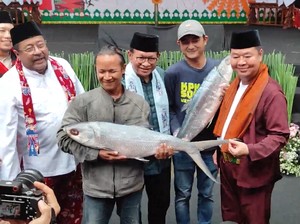 Video: Momen Pramono Ikut Lelang Ikan Bandeng Seharga Rp 6 Juta