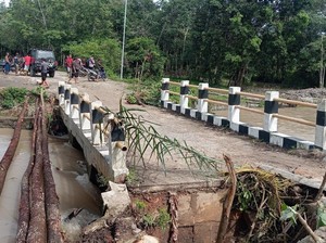 Waspada! Jembatan Penghubung 2 Desa di Prabumuli Nyaris Putus