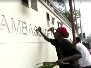 Video: Kongo Chaos! Massa Serang Kedubes di Kinshasa
