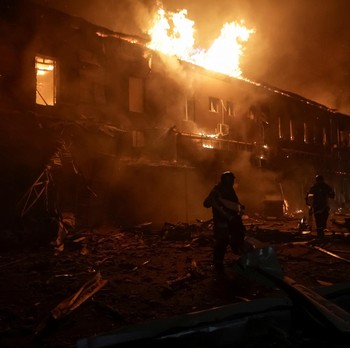 Potret Gedung dan Rumah Hangus Akibat Keganasan Drone Rusia di Ukraina