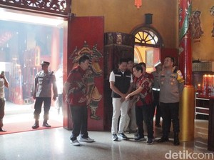 Plt Bupati Sidoarjo Tinjau Perayaan Imlek di Klenteng Tjong Hok Kiong