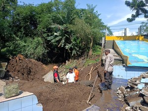 Wisata Kolam Renang Kalimeri Malang Longsor