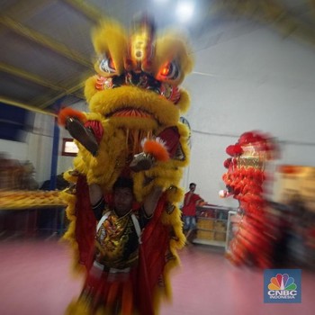 Atraksi Barongsai Meriahkan Imlek di Vihara Punna Karya Tangerang