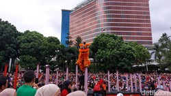 Lautan Manusia Padati Pertunjukan Barongsai di Trans Studio Mall Bandung