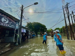 Siaga Banjir, Aliran Listrik PLN Kembali Nyala Bertahap Usai Kondisi Aman