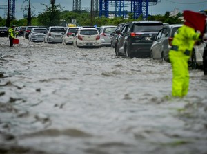 Saat Banjir Bikin Akses Tol ke Bandara Soekarno-Hatta Sempat Terhambat