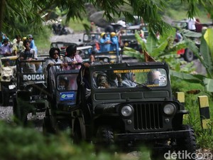 Mereka yang Tersenyum Saat Libur Panjang Imlek Tahun Ini