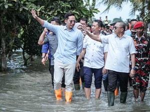 Libur Imlek, Menko Zulhas Tetap Terjun Langsung Tinjau Banjir di Lampung