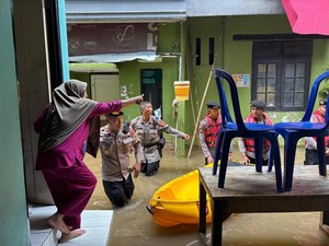 Kali Ciliwung di Kampung Melayu Jaktim Meluap, 3 RT Terdampak