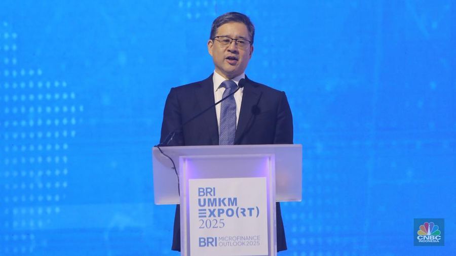 Chief Economist of the Asian Development Bank (ADB), Albert Francis Park dalam acara BRI Microfinance Outlook 2025 di Nusantara Hall, ICE BSD, Tangerang, Banten, Kamis (30/1/2025). (²©²ÊÍøÕ¾/Faisal Rahman)