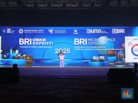 Peraih Nobel, Sri Mulyani, Airlangga & ADB Bicara Bisnis Wong Cilik