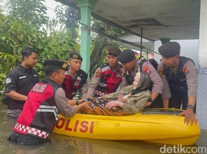 Banjir di Rejoso Pasuruan Masih 1 Meter, Sebagian Warga Mengungsi
