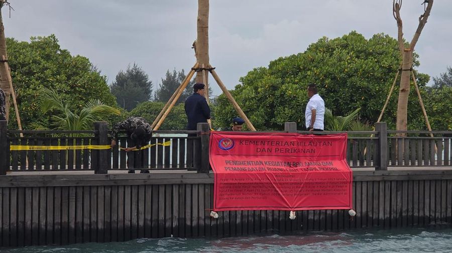 KKP Segel Reklamasi di Pulau Pari. (Dok. Kementerian Kelautan dan Perikanan)