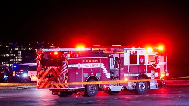 Kecelakaan Horor Helikopter Jatuh di Jalan Tol, 3 Orang Kritis