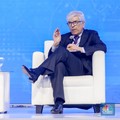 Peraih Nobel Ini Ungkap Strategi BYD Singkirkan Tesla, Jadi No.1 Dunia