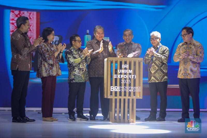 Opening ceremony BRI UMKM EXPO(RT) dan BRI Microfinance Outlook 2025 di Nusantara Hall, ICE BSD, Tangerang, Banten, Kamis (30/1/2025). Opening ceremony BRI UMKM EXPO(RT) dan BRI Microfinance Outlook 2025 di Nusantara Hall, ICE BSD, Tangerang, Banten, Kamis (30/1/2025). (CNBC Indonesia/Faisal Rahman)