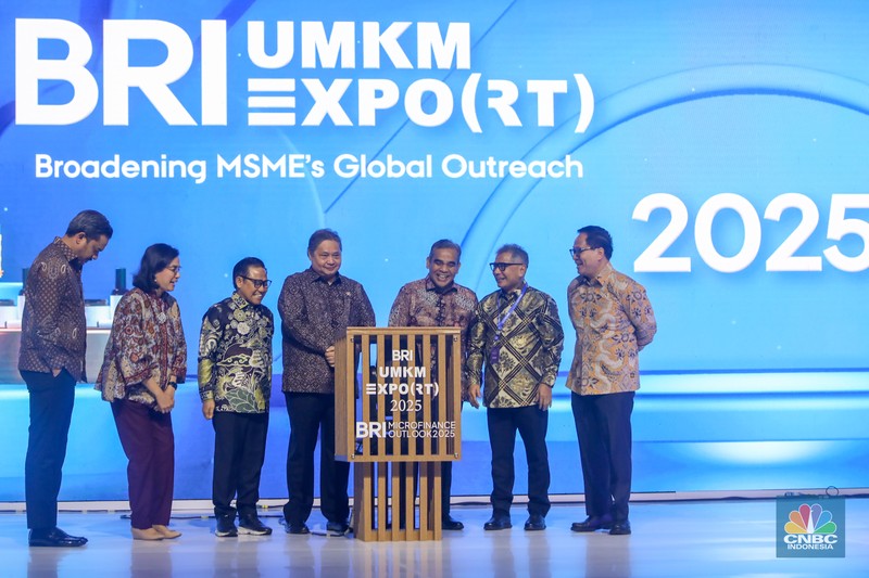 Opening ceremony BRI UMKM EXPO(RT) dan BRI Microfinance Outlook 2025 di Nusantara Hall, ICE BSD, Tangerang, Banten, Kamis (30/1/2025). Opening ceremony BRI UMKM EXPO(RT) dan BRI Microfinance Outlook 2025 di Nusantara Hall, ICE BSD, Tangerang, Banten, Kamis (30/1/2025). (CNBC Indonesia/Faisal Rahman)