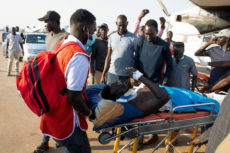 Puing-puing pesawat yang jatuh dan menewaskan banyak orang saat menuju ibu kota Juba, di bandara ladang minyak Unity, Negara Bagian Unity, Sudan Selatan, 29 Januari 2025. (REUTERS/Stringer)
