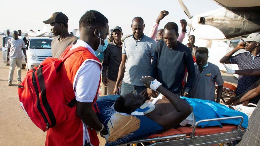 Puing-puing pesawat yang jatuh dan menewaskan banyak orang saat menuju ibu kota Juba, di bandara ladang minyak Unity, Negara Bagian Unity, Sudan Selatan, 29 Januari 2025. (REUTERS/Stringer)