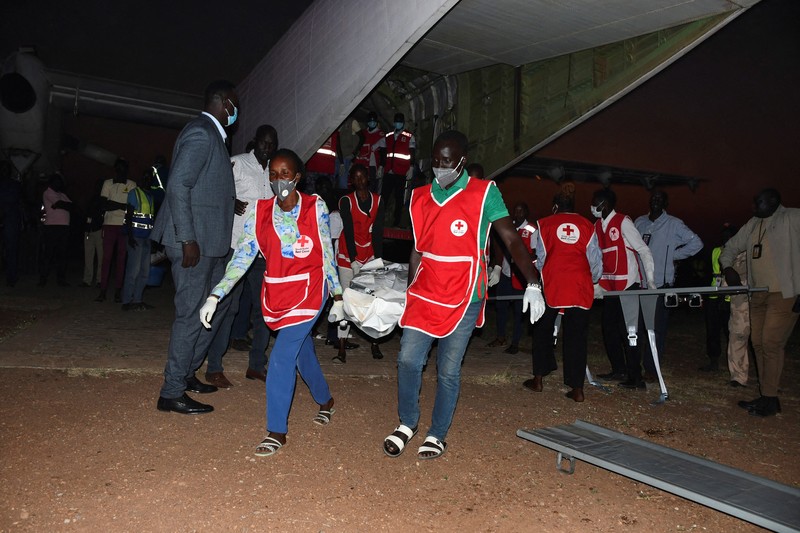 Puing-puing pesawat yang jatuh dan menewaskan banyak orang saat menuju ibu kota Juba, di bandara ladang minyak Unity, Negara Bagian Unity, Sudan Selatan, 29 Januari 2025. (REUTERS/Stringer)