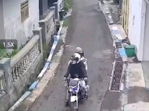 2 Orang Diduga Pembuang Bayi di Malang Terekam CCTV