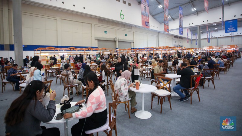 Pengunjung melihat produk UMKM (Usaha Mikro, Kecil, dan Menengah) yang dijual dalam acara BRI UMKM EXPO(RT) di ICE BSD, Tangerang, Banten, Kamis (30/1/2025). (վ/Faisal Rahman) Pengunjung melihat produk UMKM (Usaha Mikro, Kecil, dan Menengah) yang dijual dalam acara BRI UMKM EXPO(RT) di ICE BSD, Tangerang, Banten, Kamis (30/1/2025). (վ/Faisal Rahman)