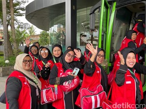 Transmart Berangkatkan 100 Pemenang Umroh Kloter Ketiga