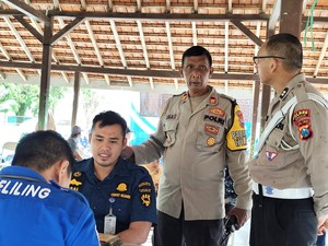Antusias Warga Bawean Manfaatkan Layanan SIM Keliling di Alun-alun Sangkapura