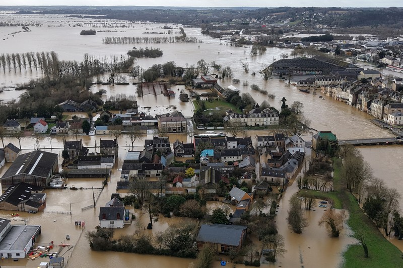 Hujan lebat akibat Badai Ivo menyebabkan banjir parah di Redon, barat laut Prancis, pada Rabu waktu setempat, (31/1/2025). (AP Photo/Thibault Camus) Hujan lebat akibat Badai Ivo menyebabkan banjir parah di Redon, barat laut Prancis, pada Rabu waktu setempat, (31/1/2025). (AP Photo/Thibault Camus)