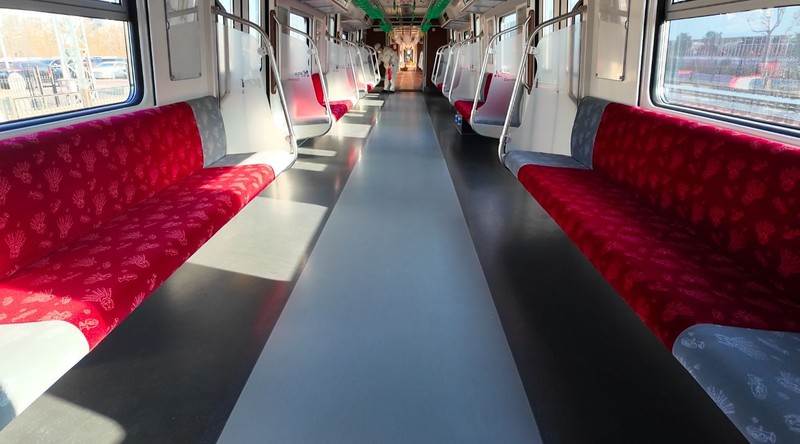 KRL produksi China pesanan KCI tiba di Pelabuhan Tanjung Priok. (Dok. KCI)