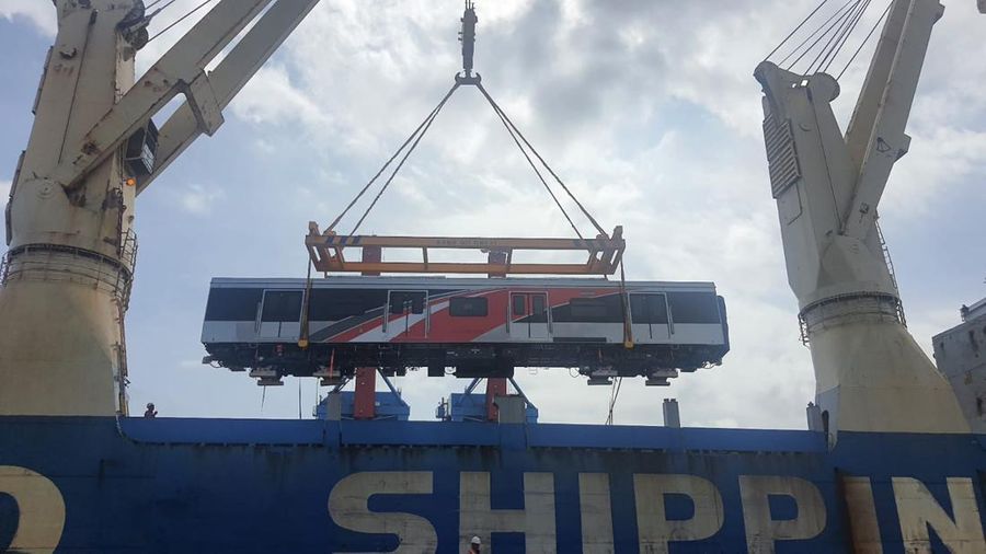 KRL produksi China pesanan KCI tiba di Pelabuhan Tanjung Priok. (Dok. KCI)