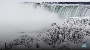 Penampakan Air Terjun Niagara Membeku
