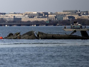 Video: Momen Puing Black Hawk Diangkat dari Sungai Potomac