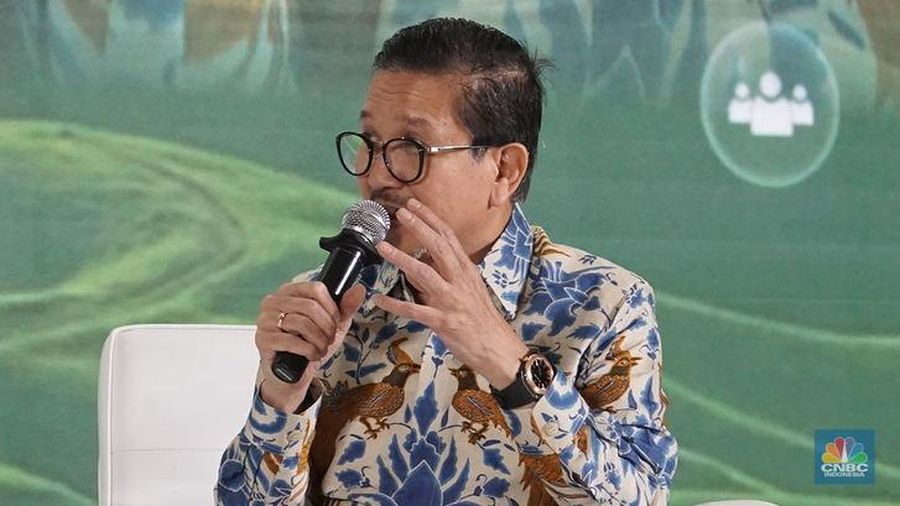 Presiden Direktur PT Freeport Indonesia, Tony Wenas memberikan paparan dalam ESG Sustainbility Forum 2025 di Menara Bank Mega, Jakarta, Jumat (31/1/2025). (CNBC Indonesia/Muhammad Sabki)