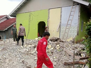 Tanah Gerak Rusak Puluhan Rumah di Pekalongan, Belasan Orang Ngungsi