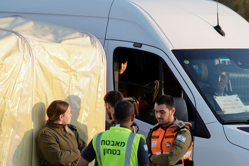 Duta Besar Thailand di Israel Pannabha Chandraramya menerima sandera Thailand yang dibebaskan, Thenna Pongsak, Sathian Suwannakham, Sriaoun Watchara, Seathao Bannawat, Rumnao Surasak, yang ditangkap selama serangan mematikan 7 Oktober 2023 oleh Hamas, setibanya mereka di Shamir Medical Center - Assaf Harofeh di Beer Yaakov, Israel, dalam gambar selebaran tak bertanggal yang diperoleh Reuters pada 30 Januari 2025. Duta Besar Thailand di Israel Pannabha Chandraramya menerima sandera Thailand yang dibebaskan, Thenna Pongsak, Sathian Suwannakham, Sriaoun Watchara, Seathao Bannawat, Rumnao Surasak, yang ditangkap selama serangan mematikan 7 Oktober 2023 oleh Hamas, setibanya mereka di Shamir Medical Center - Assaf Harofeh di Beer Yaakov, Israel, dalam gambar selebaran tak bertanggal yang diperoleh Reuters pada 30 Januari 2025. (Eran Yardeni/Government Press office/Handout via REUTERS)
