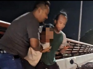 Cerita Anggota Basarnas Solo Hentikan Upaya Bunuh Diri di Jembatan Jurug