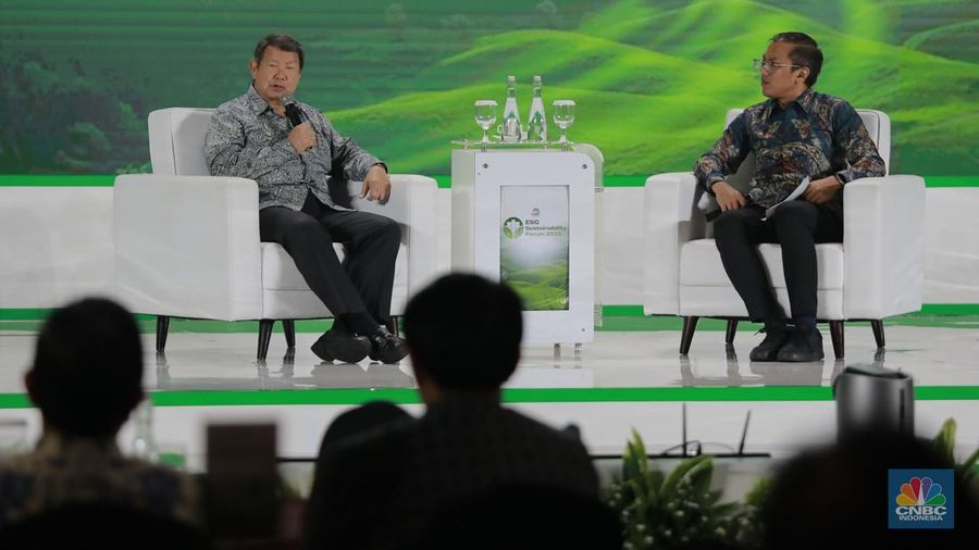 Utusan Khusus Presiden RI Bidang Iklim dan Energi, Hashim Djojohadikusumo memberikan paparan dalam ESG Sustainbility Forum 2025 di Menara Bank Mega, Jakarta, Jumat (31/1/2025). (CNBC Indonesia/Muhammad Sabki)