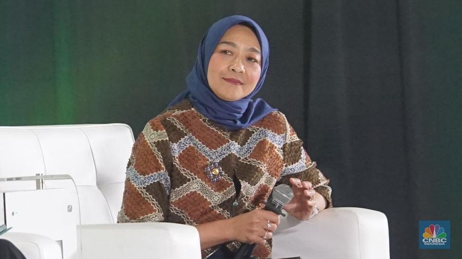 VP General Secretary Danone Indonesia, Vera Galuh Sugijanto memberikan paparan dalam ESG Sustainbility Forum 2025 di Menara Bank Mega, Jakarta, Jumat (31/1/2025). (CNBC Indonesia/Muhammad Sabki)