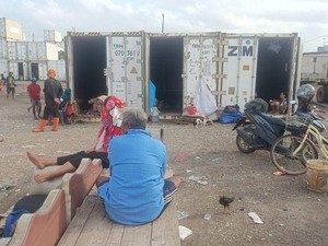 Saat Peti Kemas Jadi Solusi Warga Korban Banjir Mengungsi Sementara