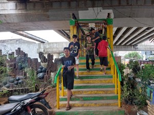 Warga Minta Akses JPO Kolong Kalibata Dibuka: Jalan Kaki di Flyover Bahaya!
