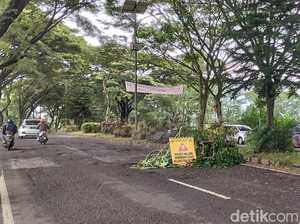 Miris! Jalan Lingkar Barat Kepanjen Malang Kerap Berlubang Saat Musim Hujan