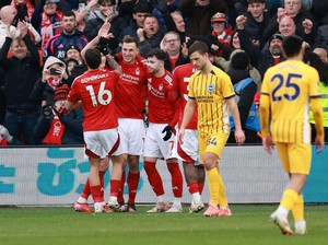 Pesta 7 Gol ke Gawang Brighton, Forest Pepet Arsenal di Klasemen
