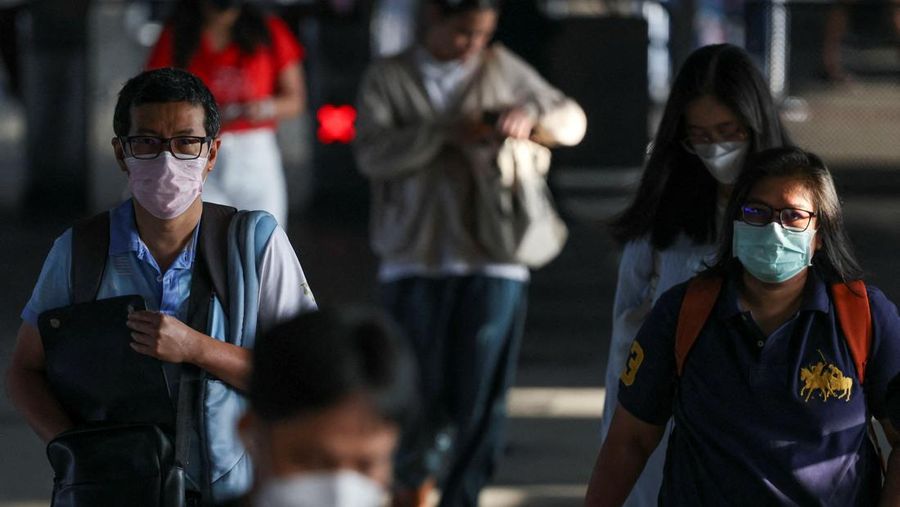 Polusi udara yang makin parah melanda Bangkok sehingga sekolah-sekolah ditutup, Sabtu (1/2/2025). Pemerintah Thailand meminta warga bekerja dari rumah dan menghindari aktivitas di luar ruang. (REUTERS/Chalinee Thirasupa)