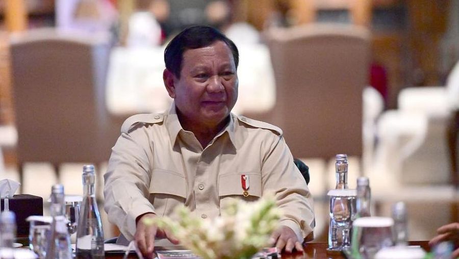 Presiden Prabowo Subianto menggelar rapat terbatas dengan sejumlah menteri di kediamannya di Hambalang, Kabupaten Bogor, Jawa Barat. (Tangkapan layar instagram @smindrawati)