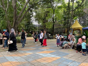 Minggu Pertama Februari, 13 Ribu Orang Berwisata ke Kebun Binatang Surabaya